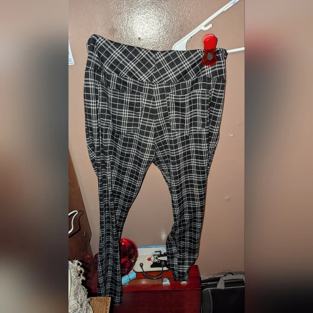 SO Monochrome Plaid Ponte Leggings - Picture 3 of 5